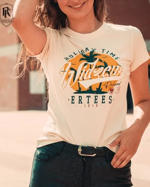 Damski t-shirt w kroju klasycznym na modelce, z wielobarwnym nadrukiem na przodzie