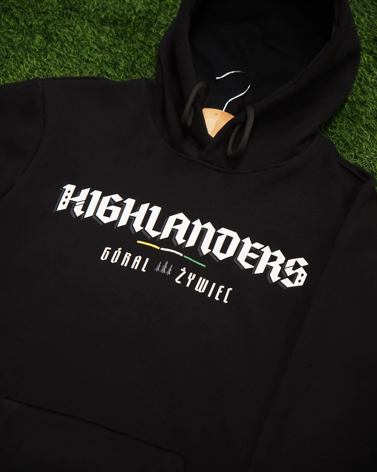 Czarna bluza z kapturem z białym napisem Highlanders Góral Żywiec