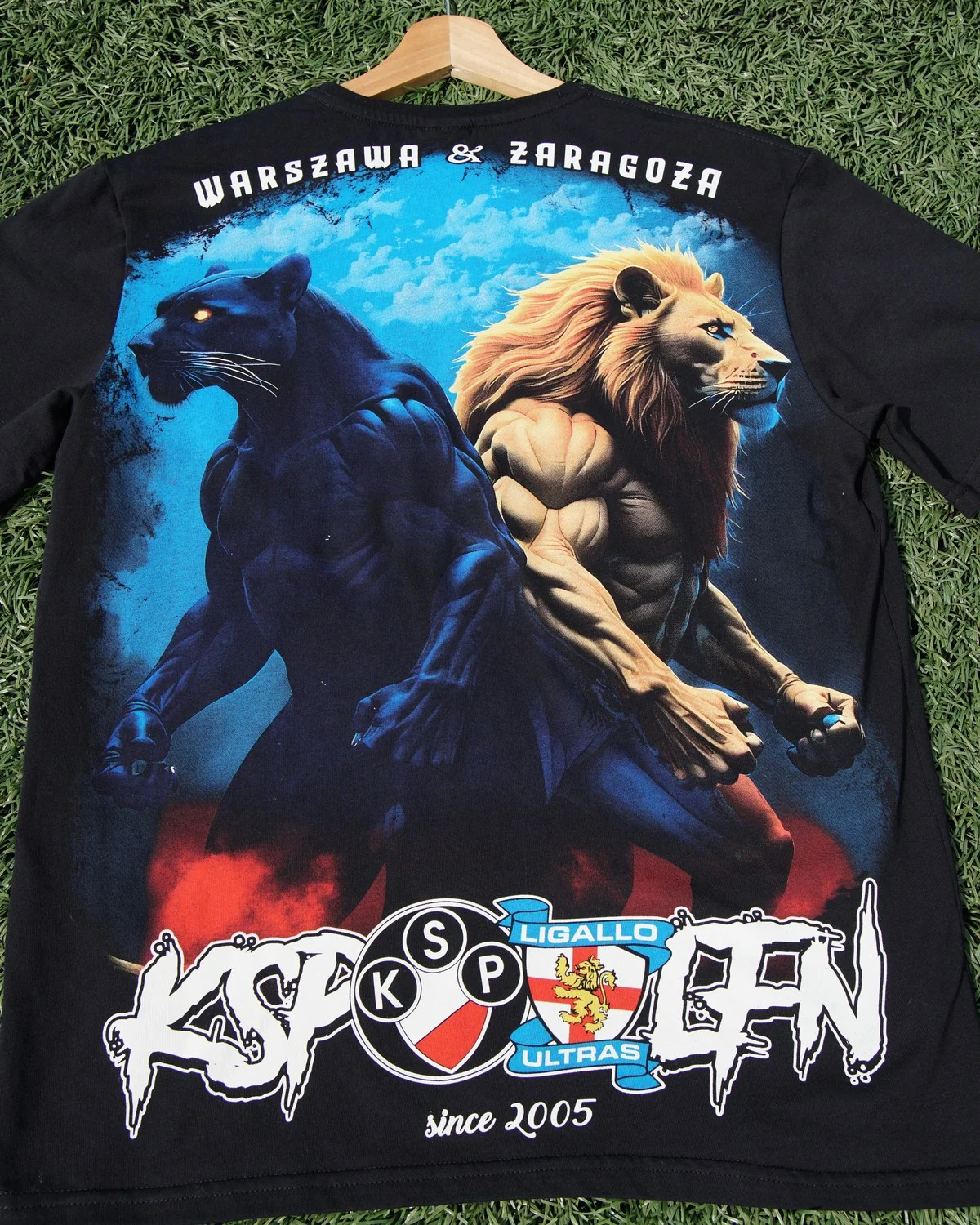 Czarny T-shirt z panterą i lwem, napis Warszawa & Zaragoza, KSP i LFN